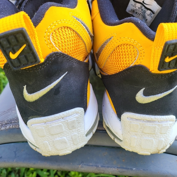 Nike Men's Yellow and Black Air Sneakers - Picture 10 of 10